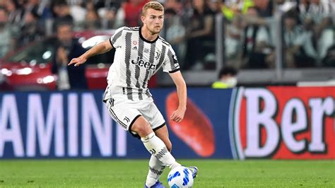 Matthijs de Ligt’s Best Moments from 2021/22 .